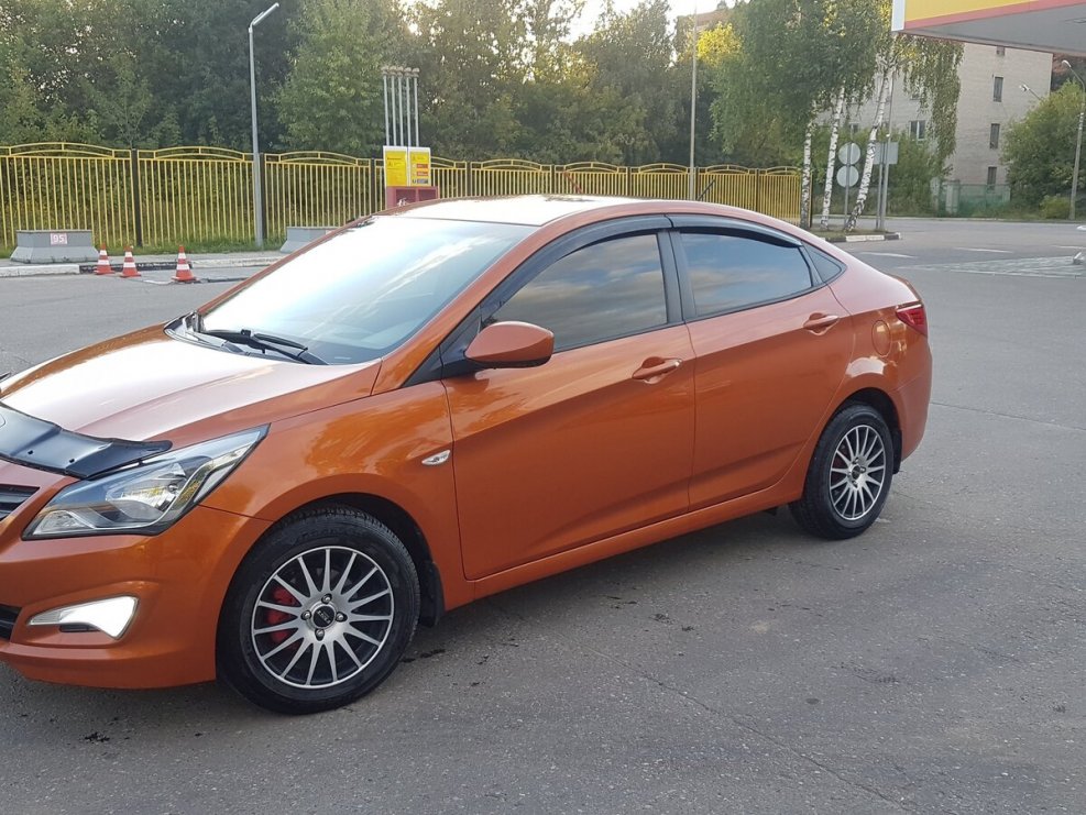 Hyundai Solaris 2017 оранжевый