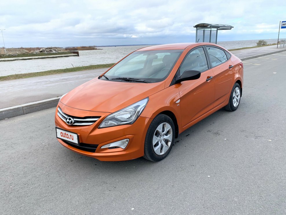 Hyundai Solaris 2015 оранжевый