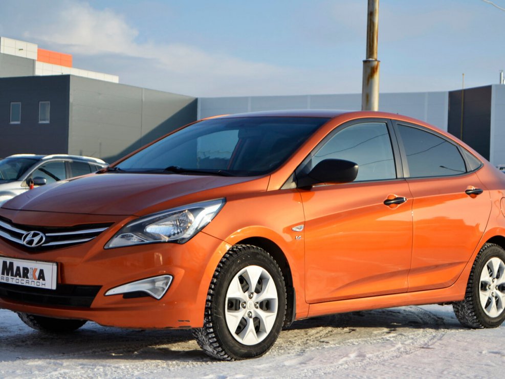 Hyundai Solaris 2011 Orange