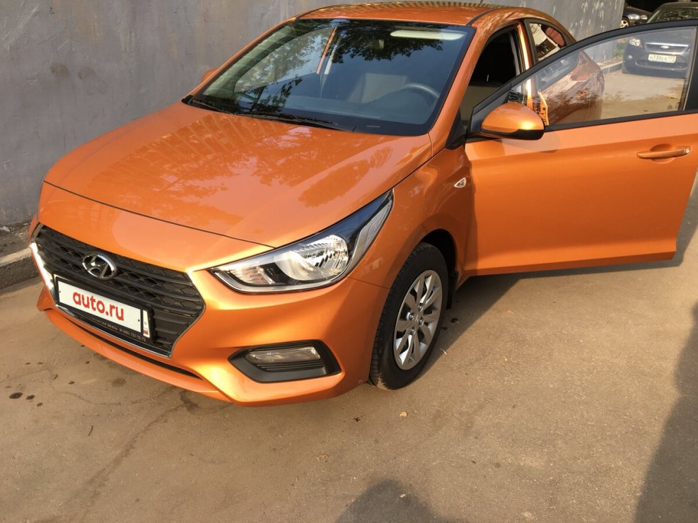 Hyundai Solaris 2017 оранжевый