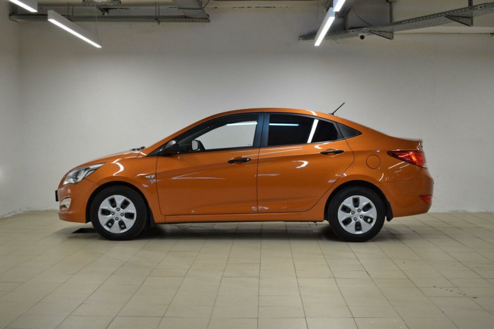 Hyundai Solaris 2015 оранжевый