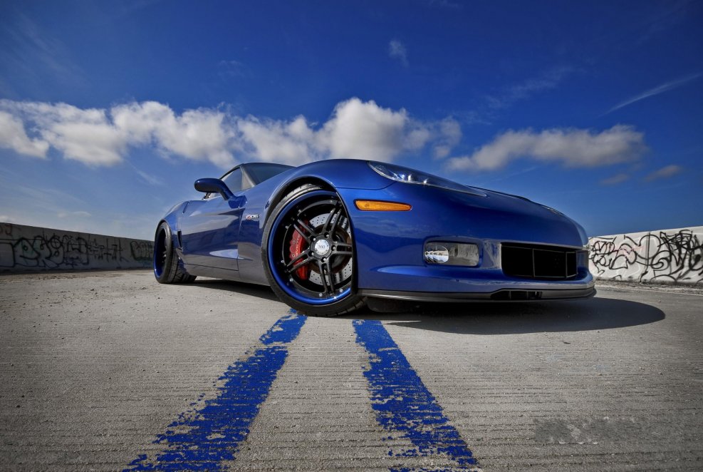 Chevrolet Corvette синий
