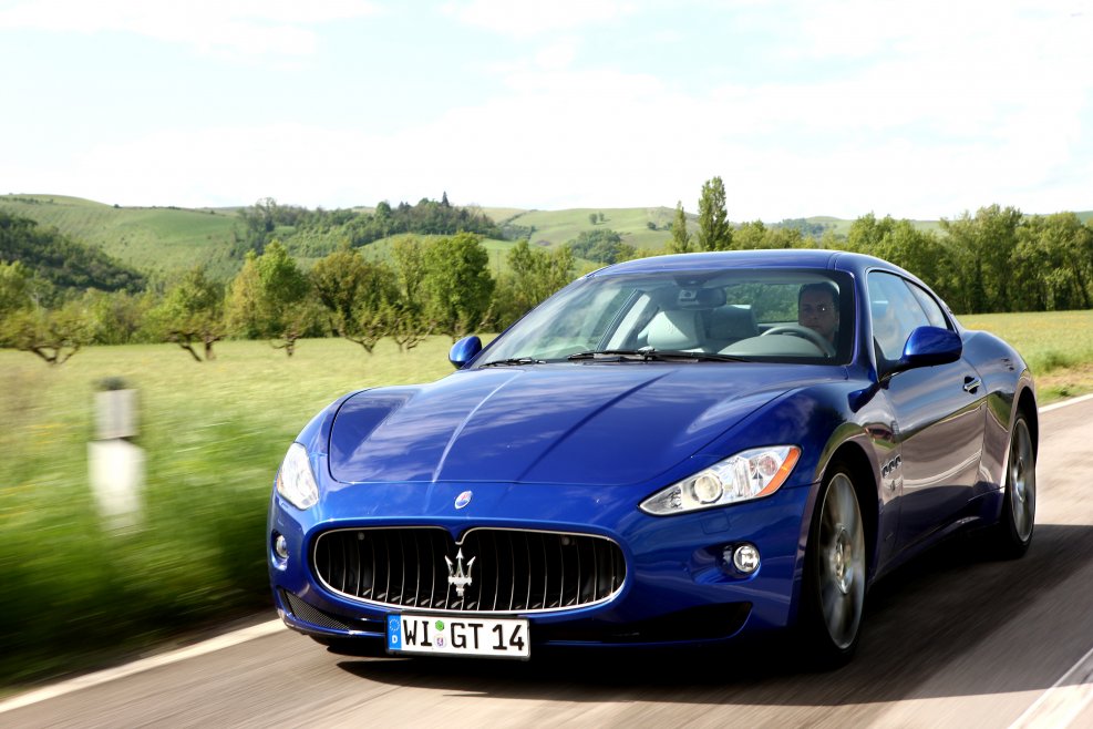 Машина Мазерати Gran Turismo