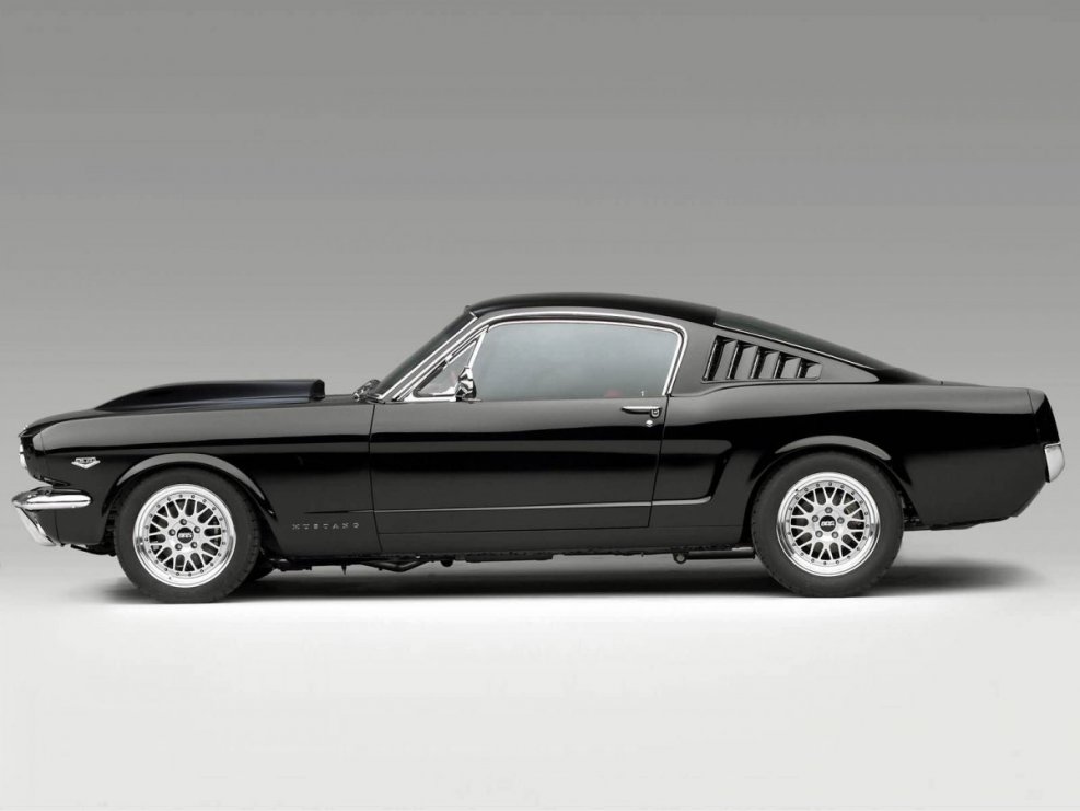 Ford Mustang 1967 сбоку