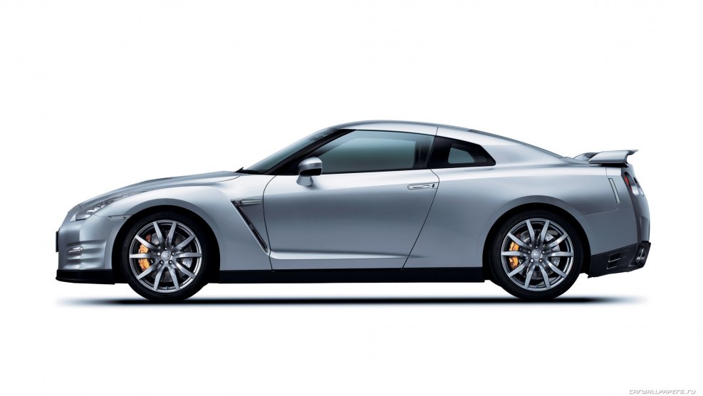 Nissan GTR 2012 сбоку