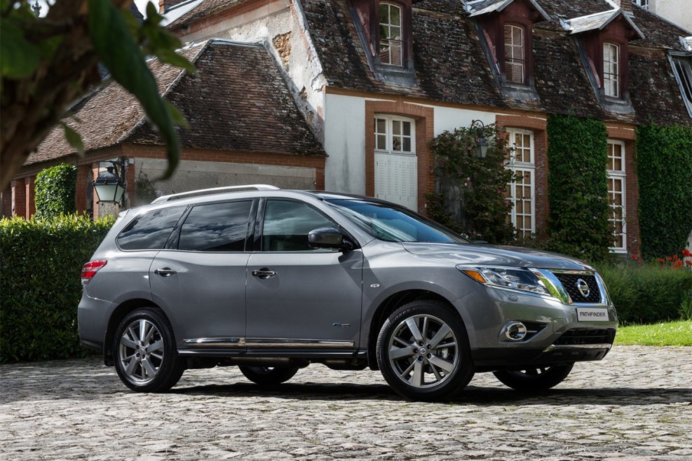 Nissan Pathfinder r52 Hybrid