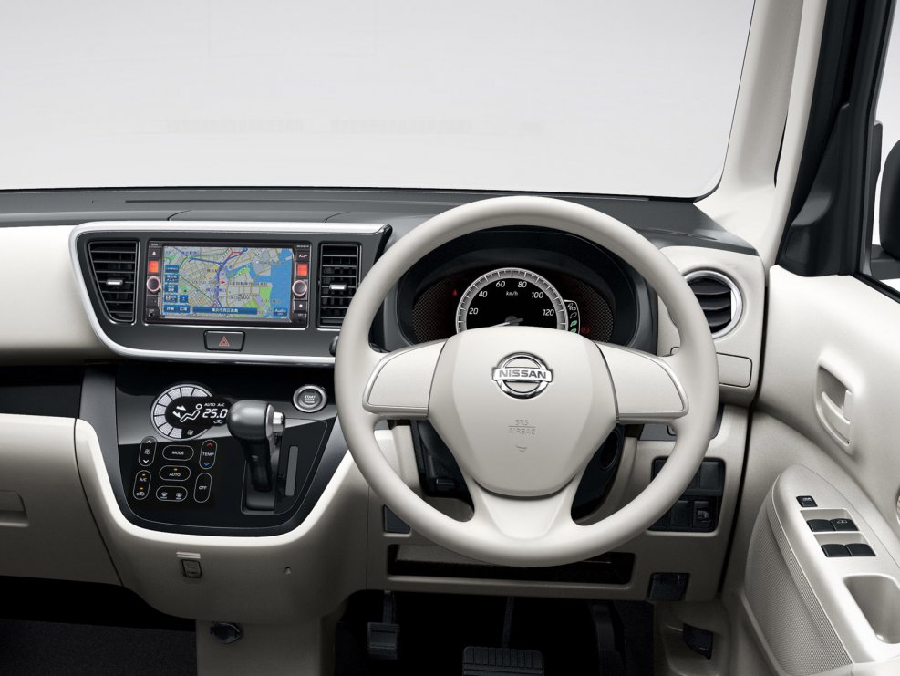 Nissan DAYZ Roox салон