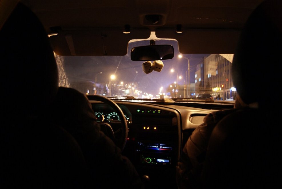 Парень девушка авто ночь