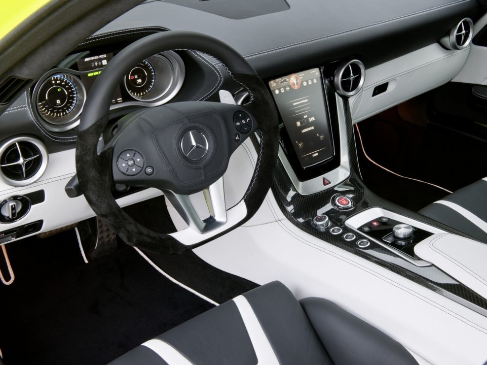 Mercedes-Benz SLS AMG салон