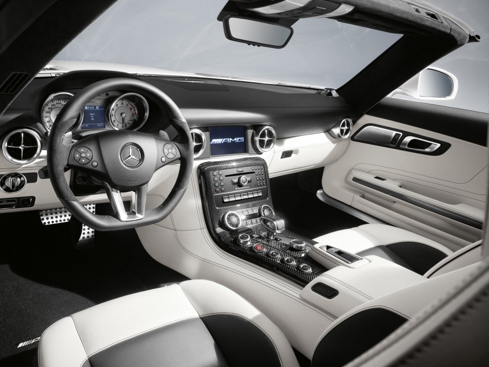 Мерседес Бенц SLS AMG салон