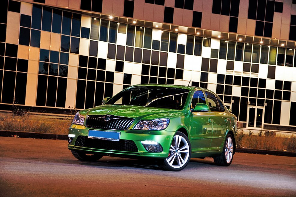 Skoda Octavia a5 RS белая