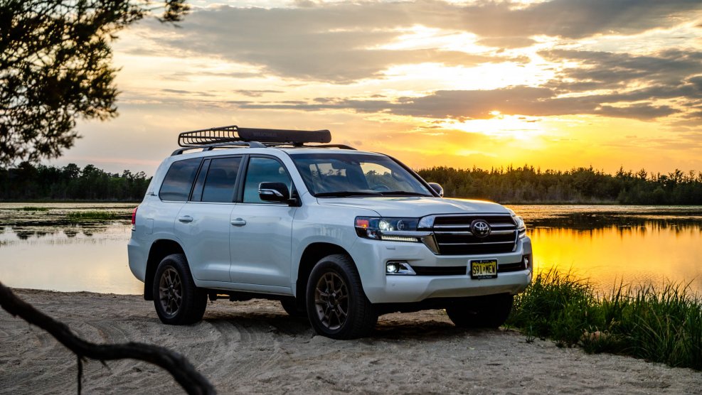 Land Cruiser 200 vs Chevrolet Tahoe
