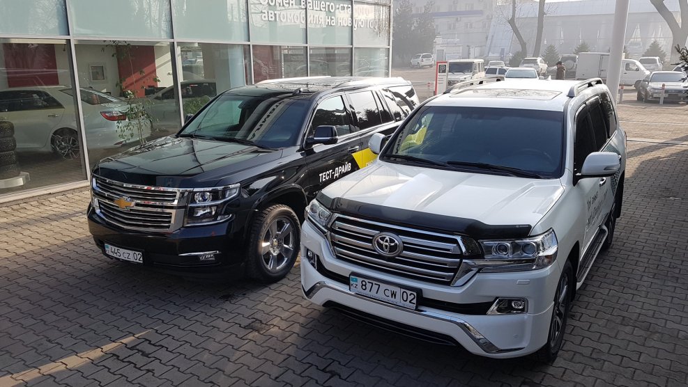 Land Cruiser 200 vs Chevrolet Tahoe