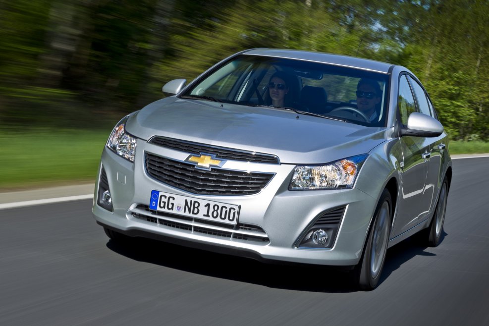 Cruze седан (j300)