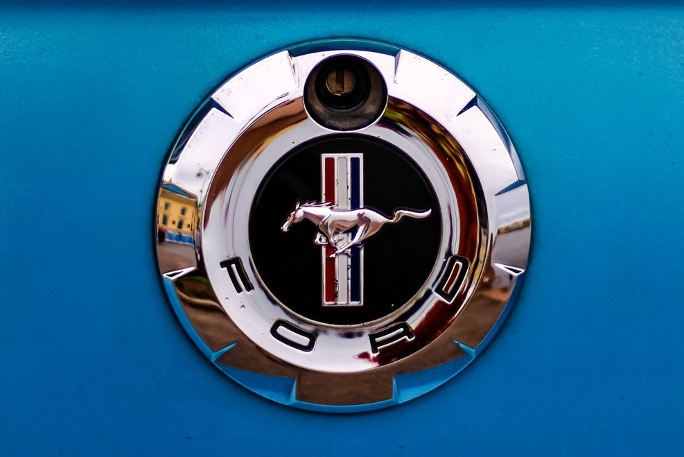Mustang значок