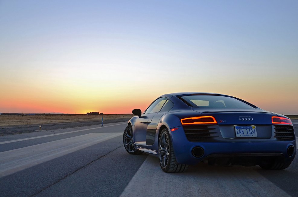 Audi r8 спереди