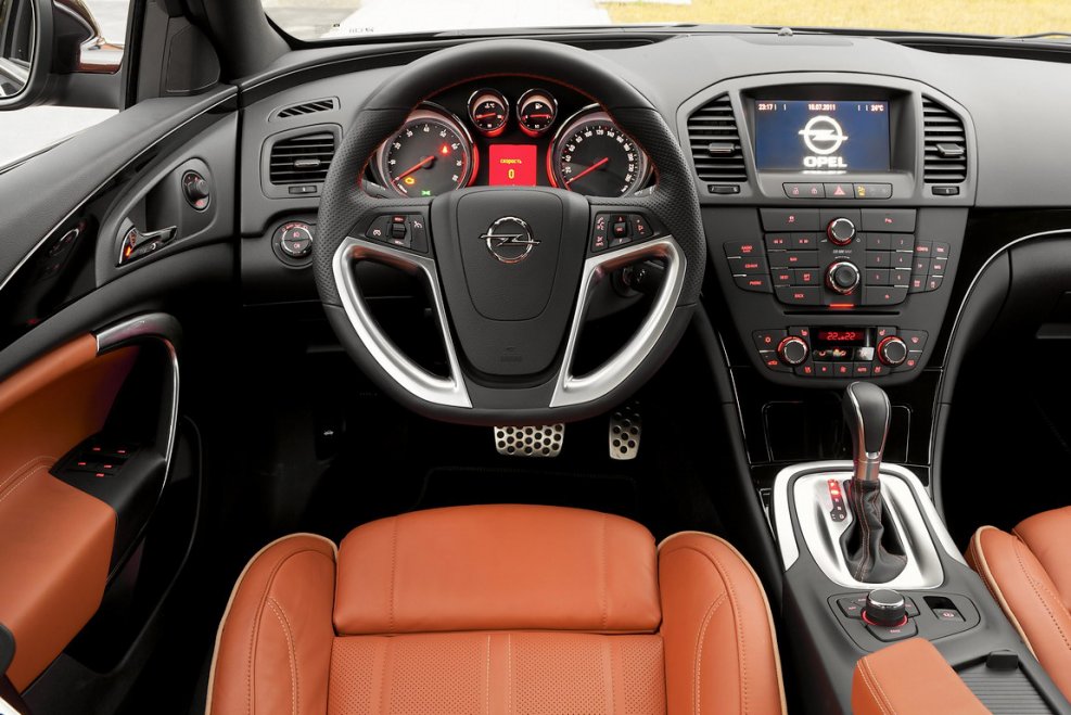 Opel Insignia 2010 салон