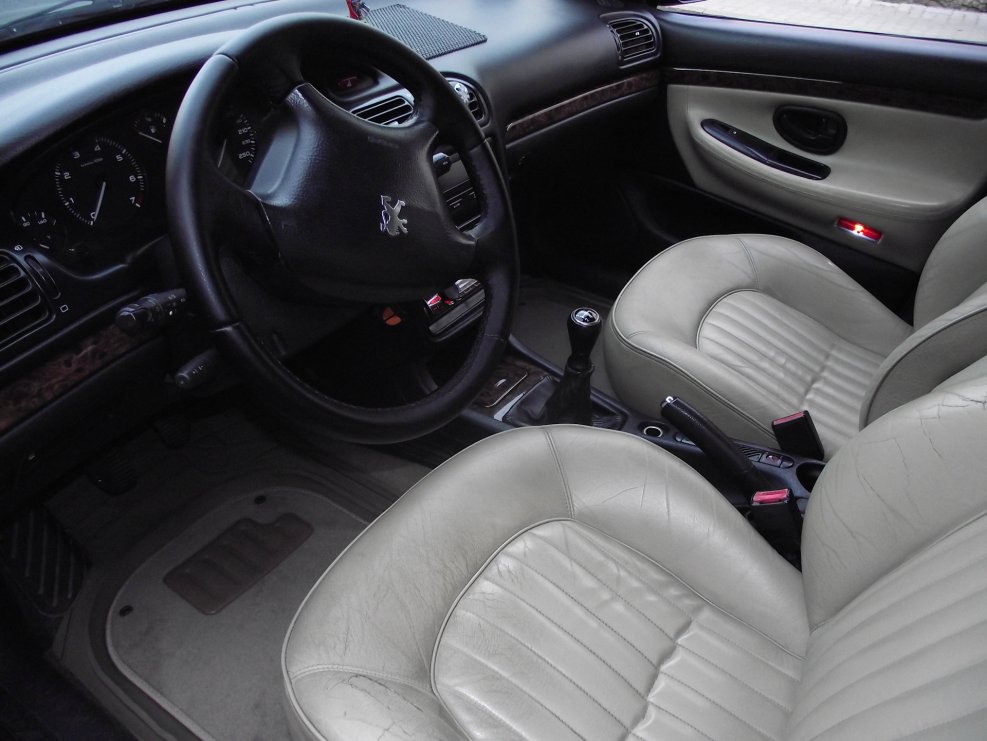 Peugeot 406 Coupe салон