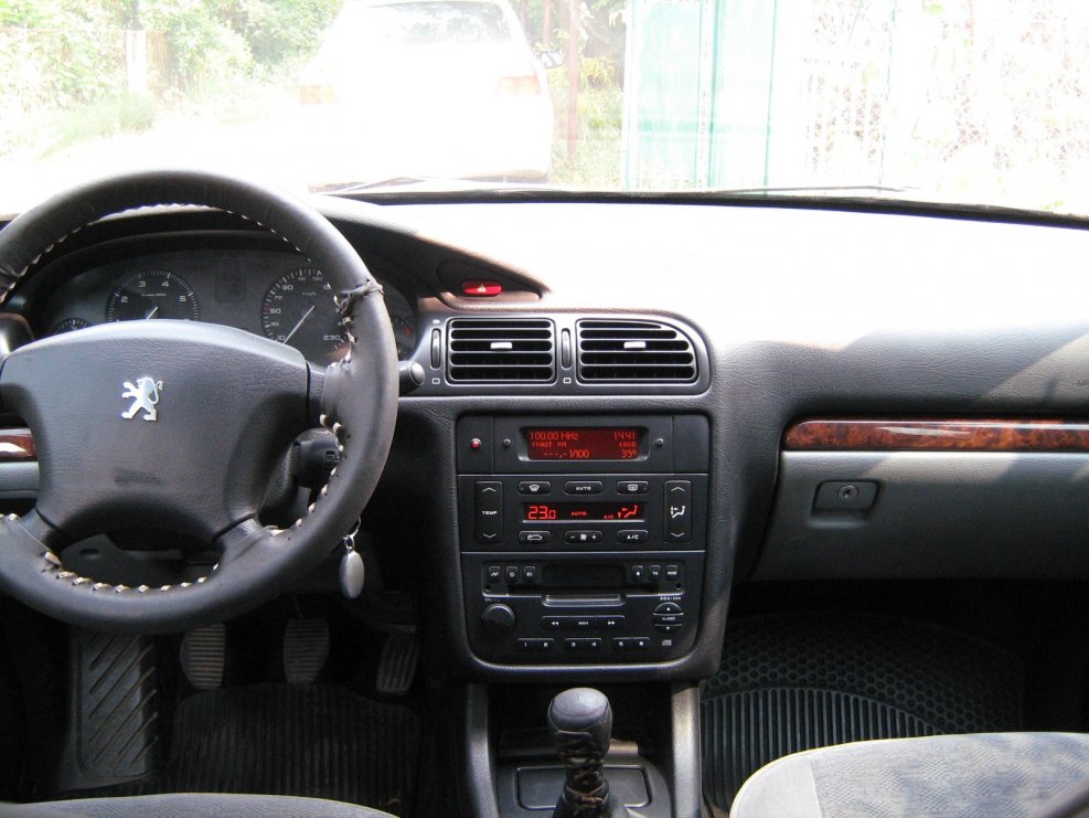 Peugeot 406 Coupe салон