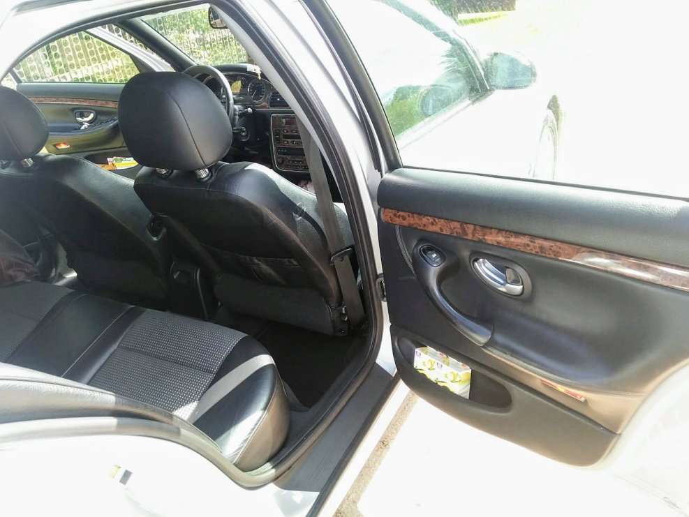 Peugeot 406 седан салон