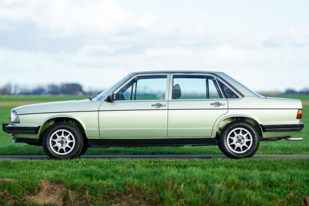 Audi 100 c2