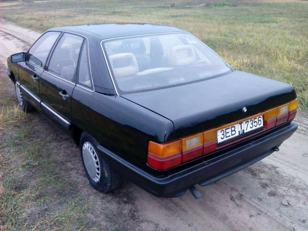 Ауди 100 с3 седан