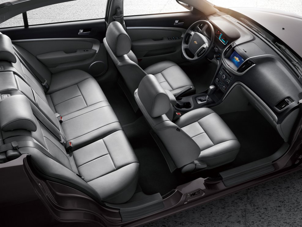 Chevrolet Camaro 2011 салон