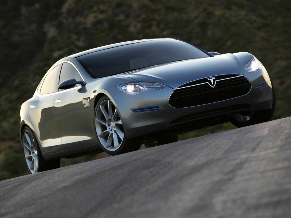 Машина Tesla model s