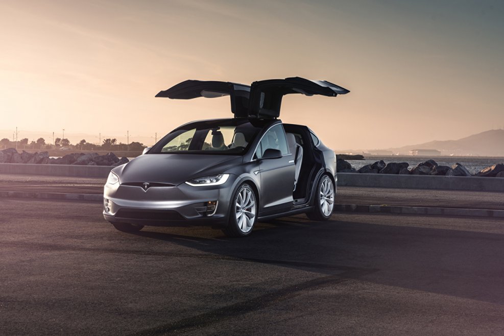 Машина Tesla model x