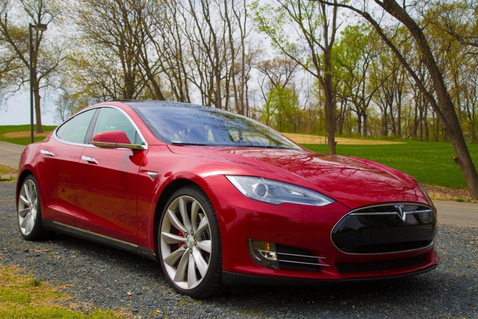 Tesla model s белая