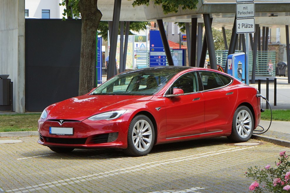 Tesla модель s 2020