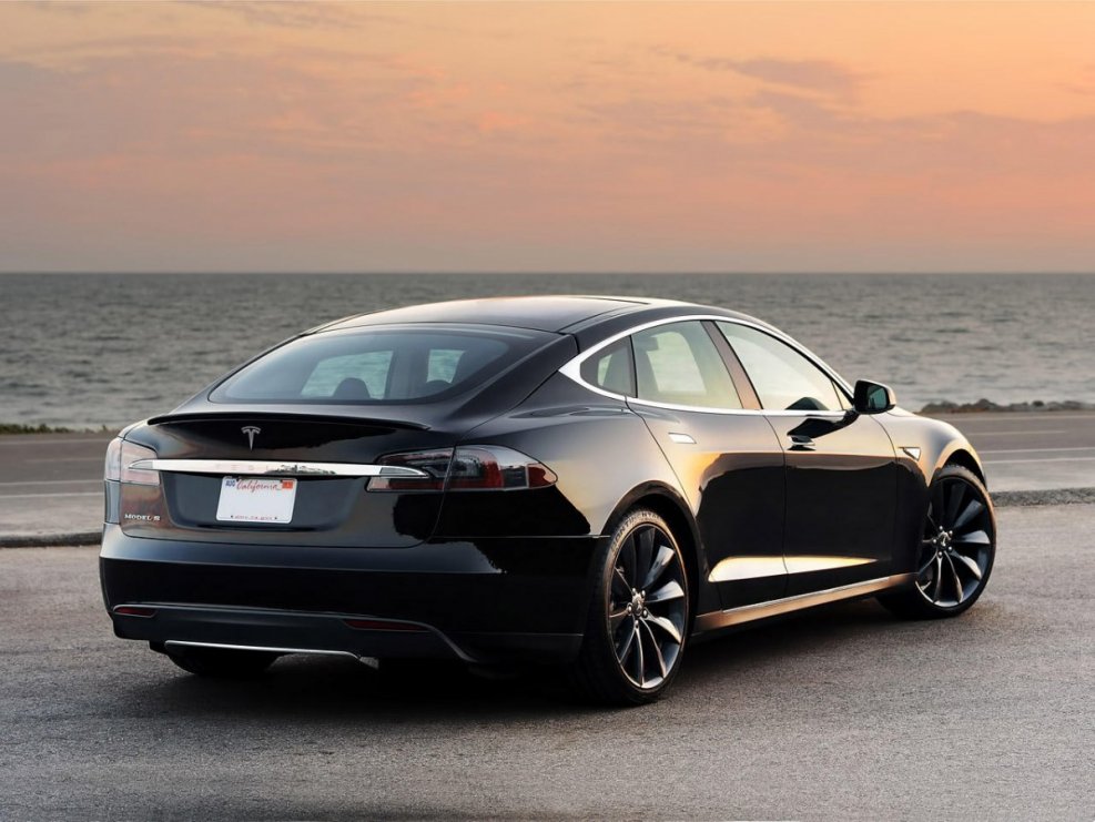 Автомобиль Tesla model s