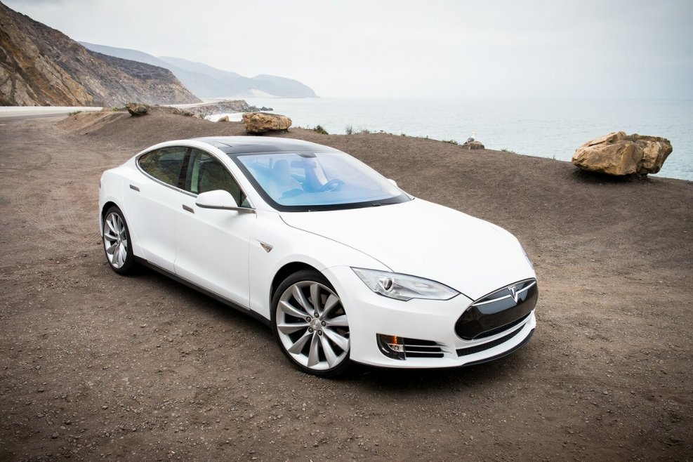 Автомобиль Tesla model 3