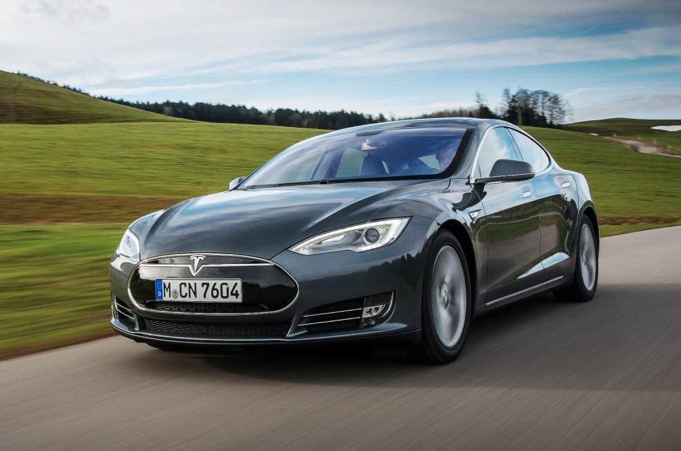 Машина Tesla model s