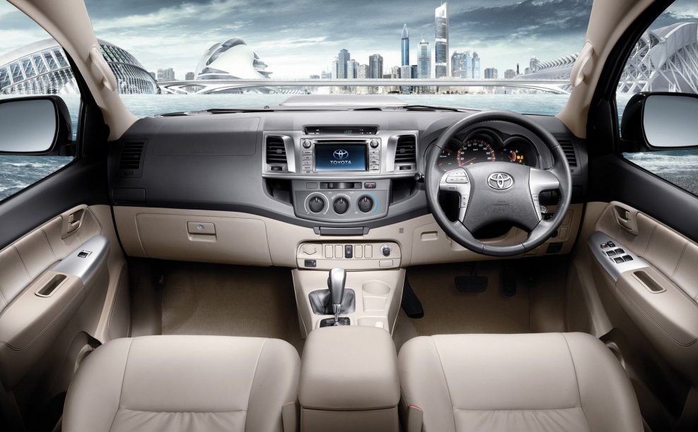 Toyota Hilux 2015 салон
