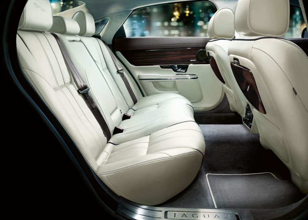 Jaguar XJ салон сзади