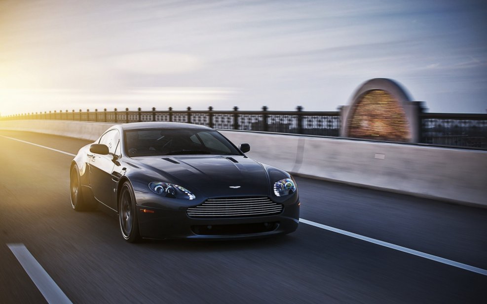 Астон Мартин в8 Vantage