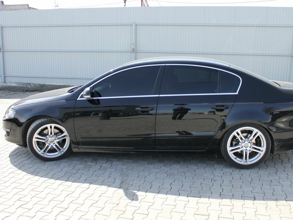 Volkswagen Passat b6 седан на дисках
