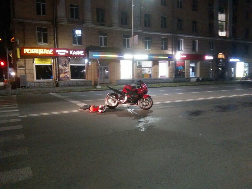 Мотоцикл под окном