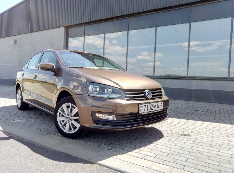 VW Polo sedan серебристый