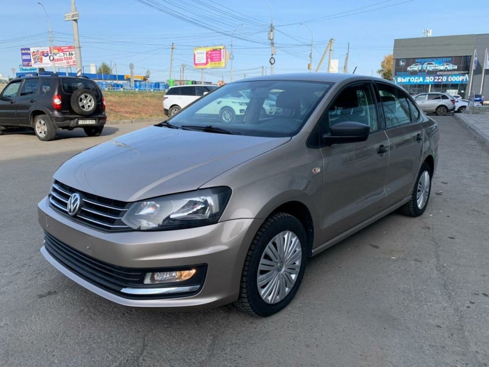 VW Polo sedan серебристый