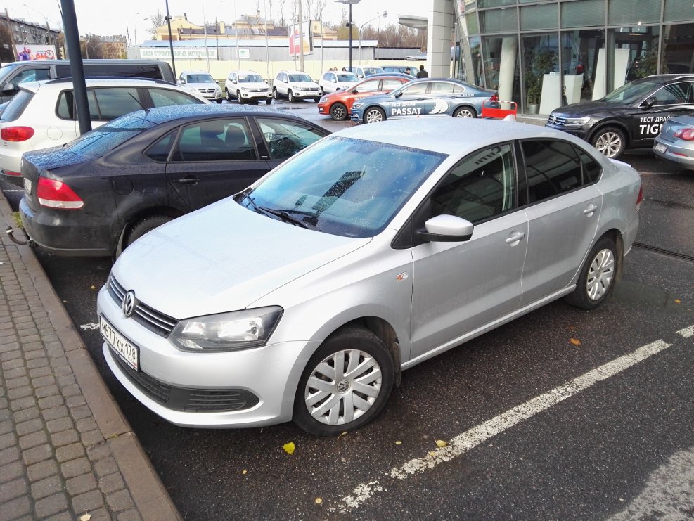 Volkswagen Polo серебристый металлик