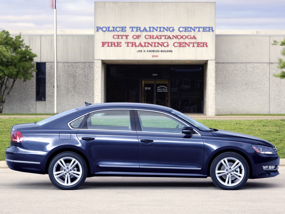 Volkswagen Passat 2013 Blue Metallic
