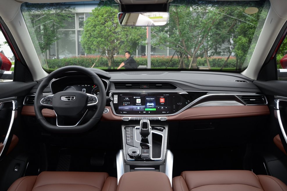 Geely Atlas 2020 салон