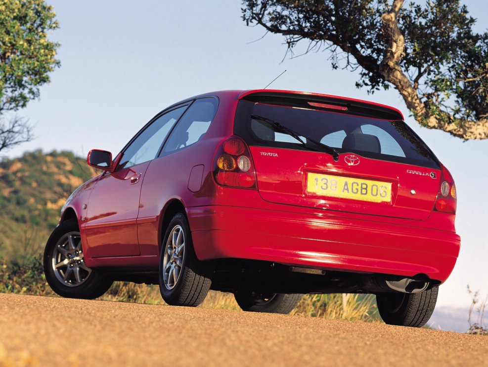 Toyota Corolla e110 хэтчбек