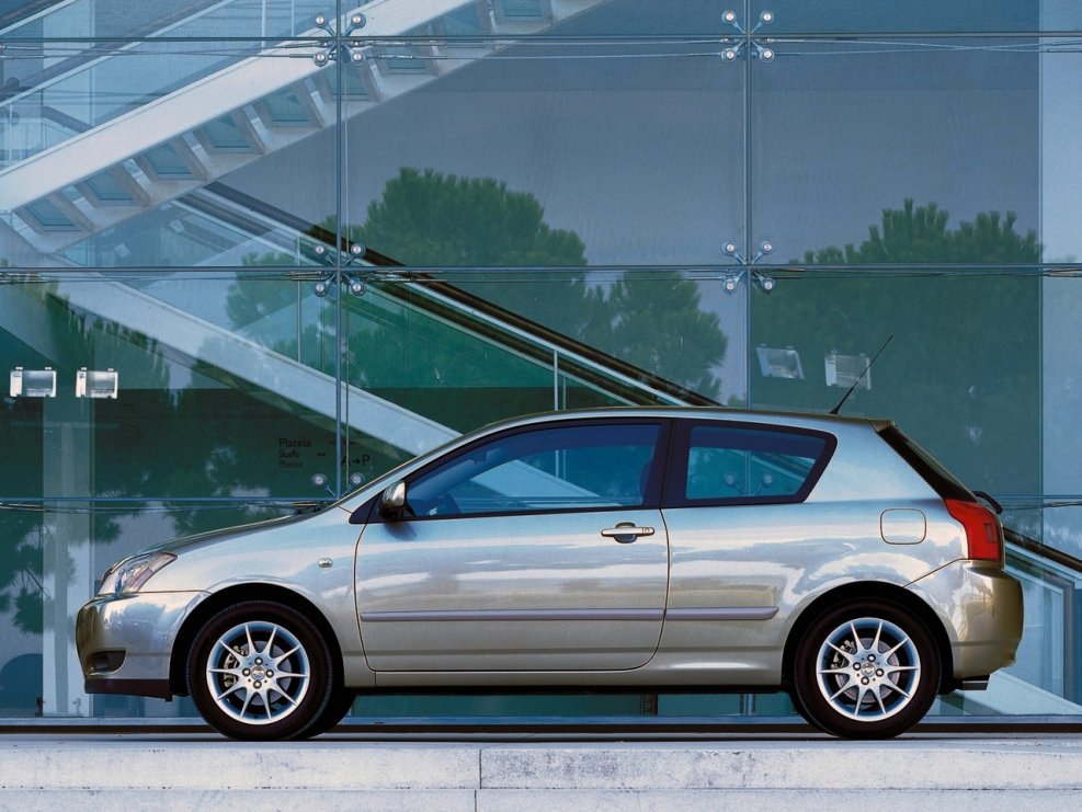 Toyota Corolla 2005 хэтчбек