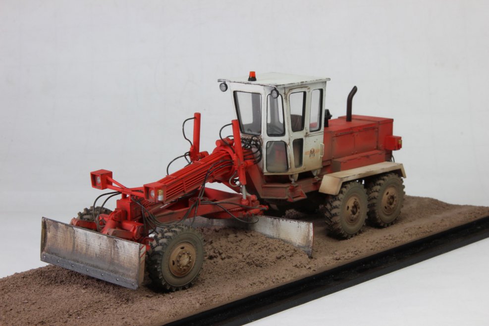 Грейдер ДЗ 99 модель 1/43