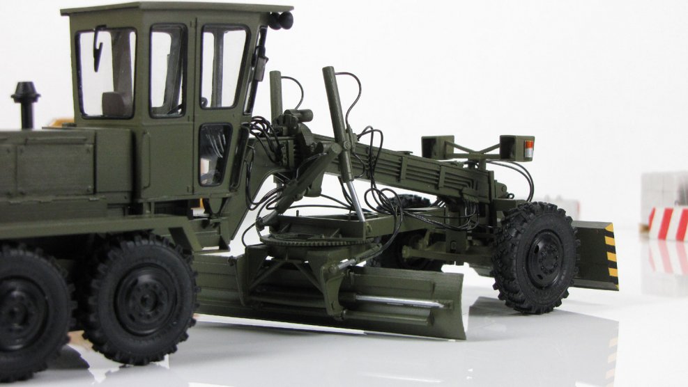 ДЗ-143 автогрейдер военный