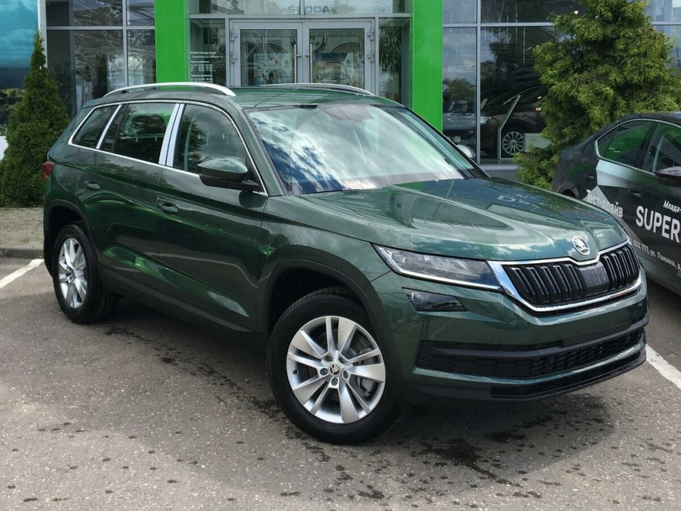 Skoda Kodiaq зеленый изумруд фото на телефон