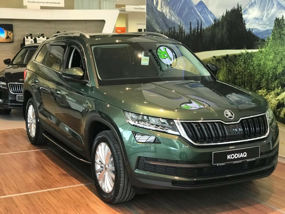 Skoda Karoq 2020 зеленый